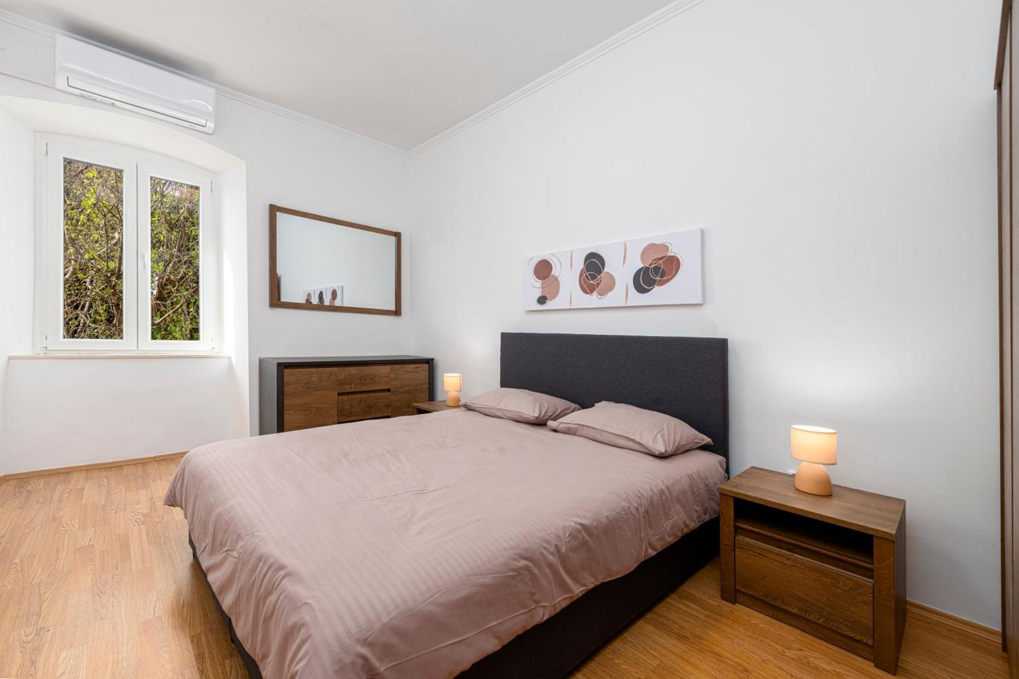 Vera Apartment
